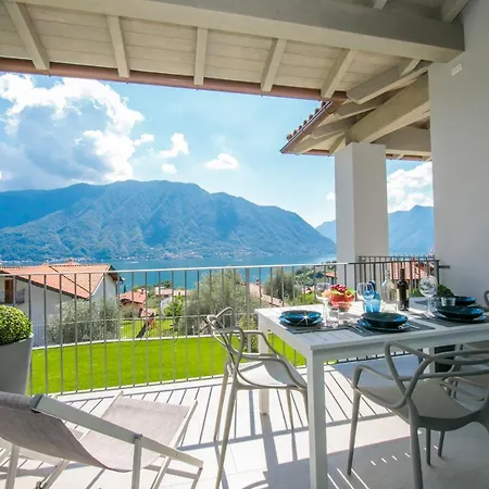 Sleeps 6 Pool Air Con