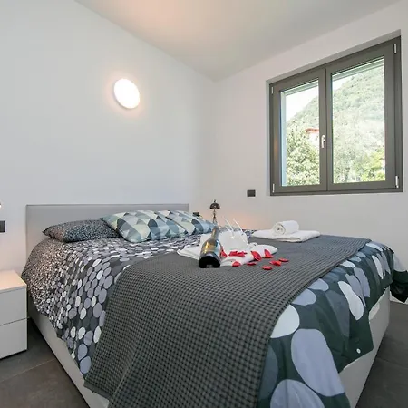 Sleeps 6 Pool Air Con Apartman