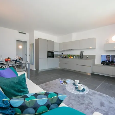 Sleeps 6 Pool Air Con Ossuccio
