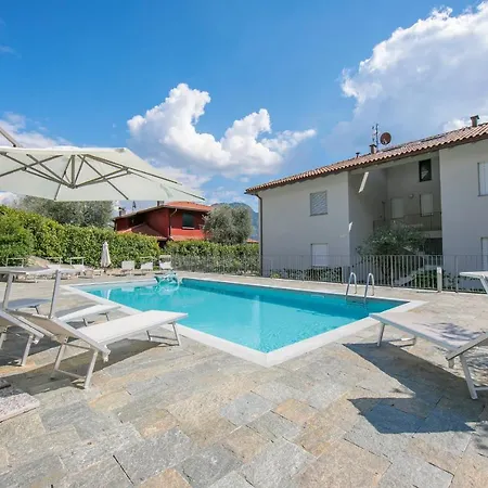 Sleeps 6 Pool Air Con Apartman