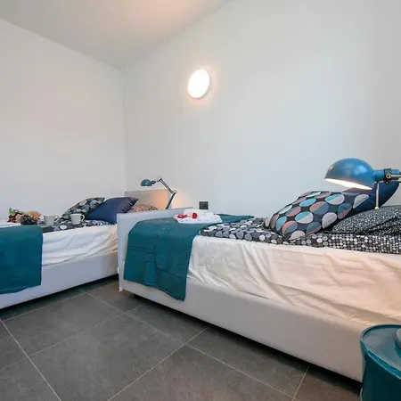 Sleeps 6 Pool Air Con Apartman Ossuccio